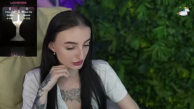Snapshot of EmilyyMoon chatting on 05.27.26 EmilyyMoon online show from 05.27.26
