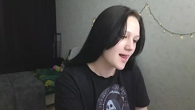 Snapshot of Tori_cute chatting on 05.20.26 Tori cute online show from 05.20.26