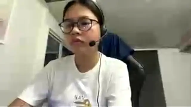 Snapshot of SalleyRoloff chatting on 06.03.26 SalleyRoloff online show from 06.03.26