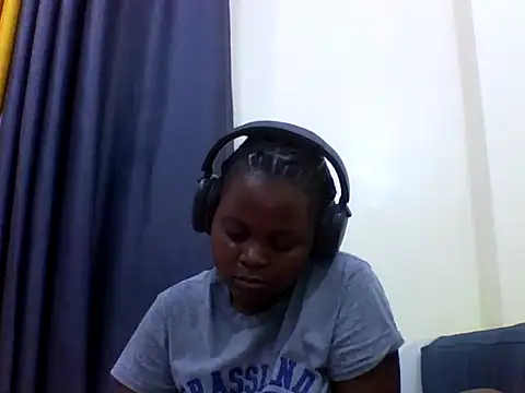 Snapshot of ladar chatting on 06.12.26 ladar online show from 06.12.26