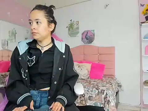 ivyyemerald  online show from 06.06.26