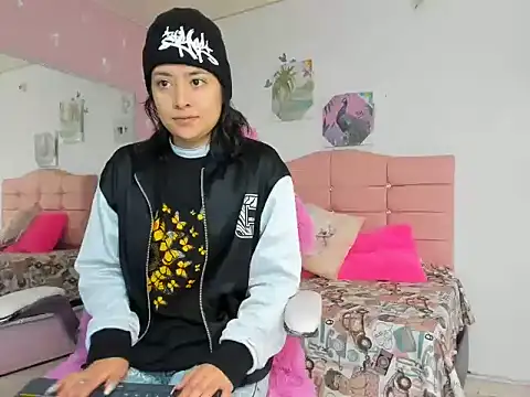 ivyyemerald  online show from 06.09.26