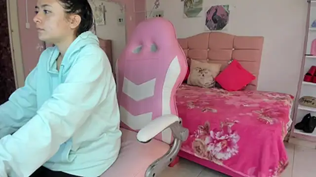ivyyemerald  online show from 07.10.26