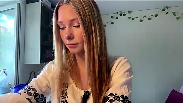 JulietFekete online show from 05.24.26