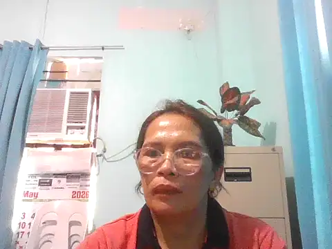 Snapshot of momshe2026 chatting on 05.26.26 momshe2026 online show from 05.26.26