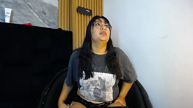 Girl Scarlett  online show from 05.26.26