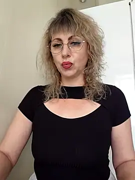 Snapshot of Kitty-MEOWW chatting on 07.27.26 Kitty-MEOWW online show from 07.27.26