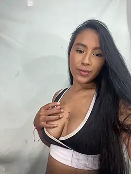 Snapshot of Nana-Benavides chatting on 05.26.26 Nana-Benavides online show from 05.26.26