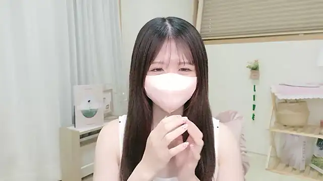 Snapshot of Yuinyaaa chatting on 06.15.26 Yuinyaaa online show from 06.15.26