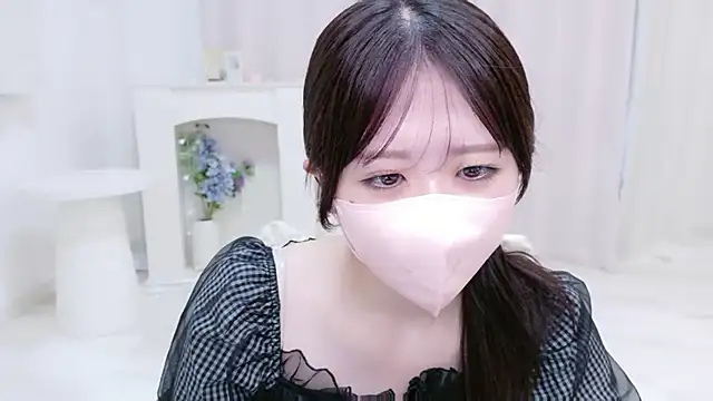 Snapshot of Yuinyaaa chatting on 07.27.26 Yuinyaaa online show from 07.27.26