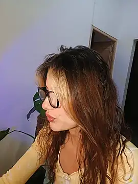 Snapshot of karenarango chatting on 06.17.26 karenarango online show from 06.17.26