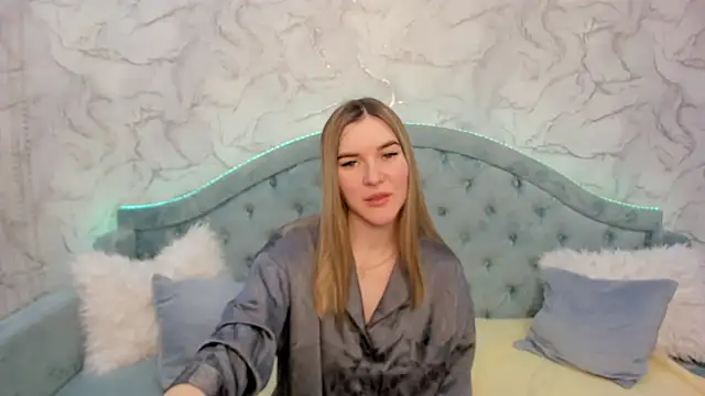 Snapshot of RoxyReignn chatting on 05.23.26 RoxyReignn online show from 05.23.26