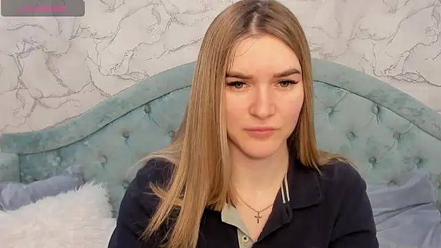 Snapshot of RoxyReignn chatting on 05.26.26 RoxyReignn online show from 05.26.26
