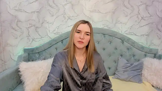 Snapshot of RoxyReignn chatting on 05.27.26 RoxyReignn online show from 05.27.26