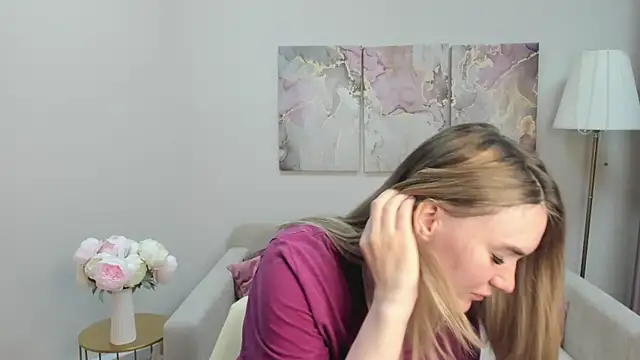 Snapshot of RoxyReignn chatting on 05.28.26 RoxyReignn online show from 05.28.26