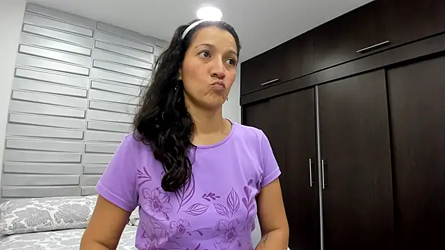 Snapshot of XimenaRose chatting on 07.14.26 XimenaRose online show from 07.14.26