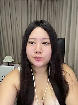 Snapshot of Luckysisi-s chatting on 07.13.26 Luckysisi-s online show from 07.13.26
