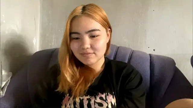 Molly Teddy online show from 07.04.26