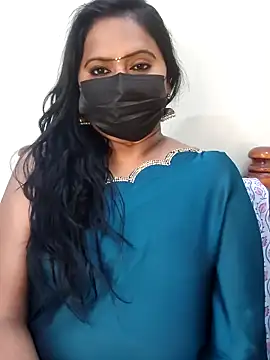 Snapshot of Meera_mia chatting on 05.25.26 Meera mia online show from 05.25.26