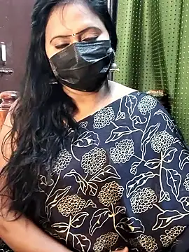Snapshot of Meera_mia chatting on 05.28.26 Meera mia online show from 05.28.26