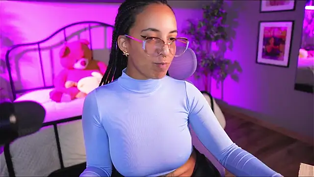 Snapshot of Millie_Volturi chatting on 07.28.26 Millie Volturi online show from 07.28.26