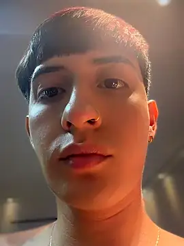Snapshot of Littleyes chatting on 05.30.26 Littleyes online show from 05.30.26