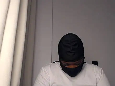 Snapshot of Ebony_heat chatting on 05.29.26 Ebony heat online show from 05.29.26