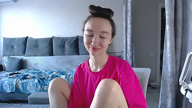 Snapshot of Maryana_Ro chatting on 10.21.25 Maryana Ro online show from 10.21.25