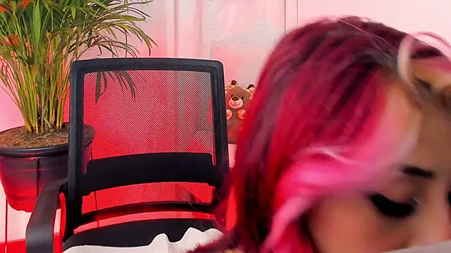 SarahRouge online show from 07.11.26