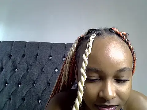 Snapshot of cocolaurah chatting on 06.22.26 cocolaurah online show from 06.22.26