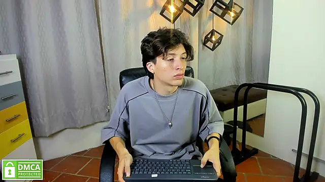 Marcoviolet online show from 07.25.26