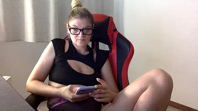 Snapshot of LolaSelvaggia chatting on 07.28.26 LolaSelvaggia online show from 07.28.26