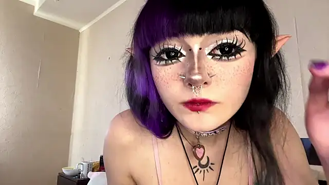 HolyCute online show from 06.22.26