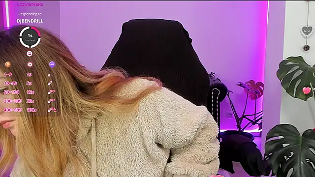 LindaWhite  online show from 03.04.25