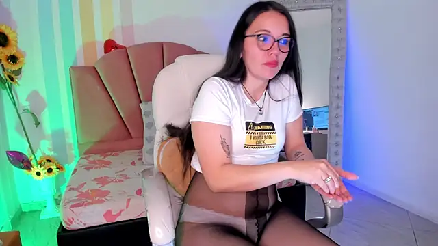 Emma lakshmi online show from 07.18.26