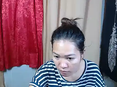 urpretty hotmama online show from 07.28.26