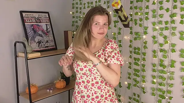 Mary Moore  online show from 06.06.26