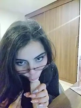 Snapshot of Roxxy_Sade chatting on 06.18.26 Roxxy Sade online show from 06.18.26