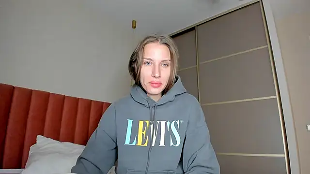 Snapshot of SofiClimbing chatting on 12.22.24 SofiClimbing online show from 12.22.24