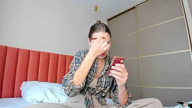 Snapshot of SofiClimbing chatting on 12.25.24 SofiClimbing online show from 12.25.24