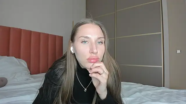 Snapshot of SofiClimbing chatting on 12.31.24 SofiClimbing online show from 12.31.24