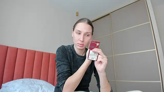 Snapshot of SofiClimbing chatting on 02.08.25 SofiClimbing online show from 02.08.25