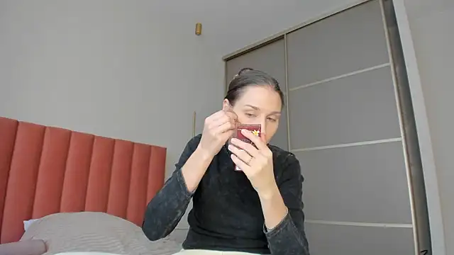 Snapshot of SofiClimbing chatting on 02.10.25 SofiClimbing online show from 02.10.25