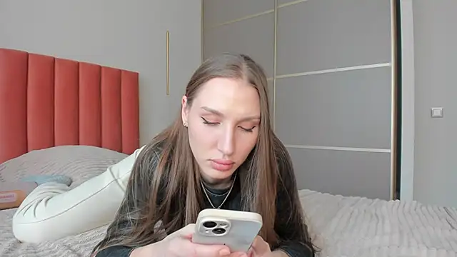 Snapshot of SofiClimbing chatting on 02.10.25 SofiClimbing online show from 02.10.25