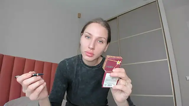 Snapshot of SofiClimbing chatting on 02.11.25 SofiClimbing online show from 02.11.25