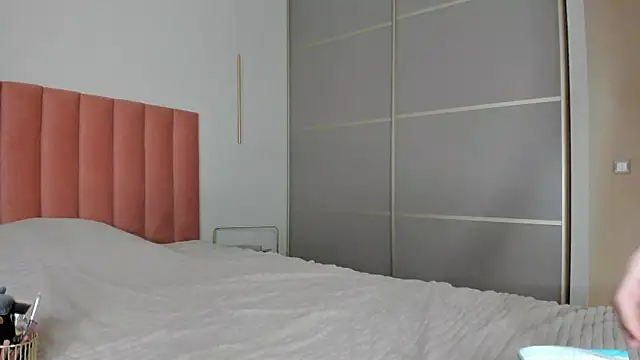 Snapshot of SofiClimbing chatting on 02.18.25 SofiClimbing online show from 02.18.25