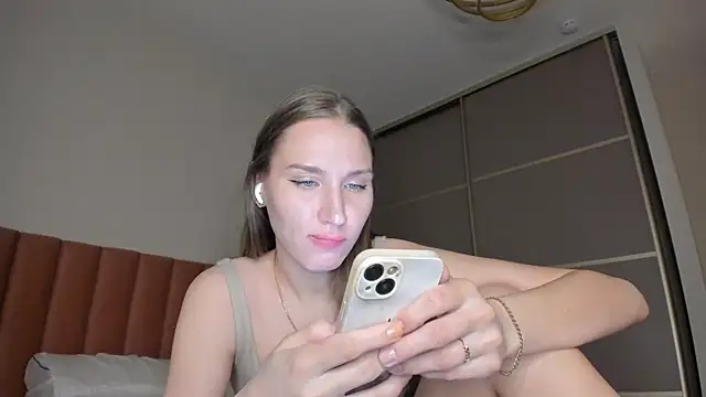 Snapshot of SofiClimbing chatting on 03.05.25 SofiClimbing online show from 03.05.25