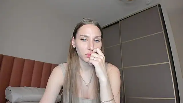 Snapshot of SofiClimbing chatting on 03.07.25 SofiClimbing online show from 03.07.25