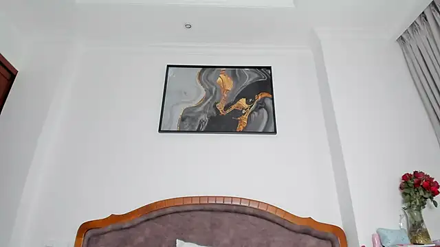 Snapshot of SofiClimbing chatting on 10.06.25 SofiClimbing online show from 10.06.25