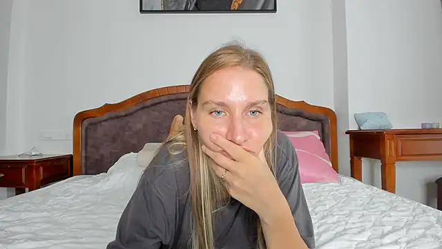 Snapshot of SofiClimbing chatting on 11.09.25 SofiClimbing online show from 11.09.25